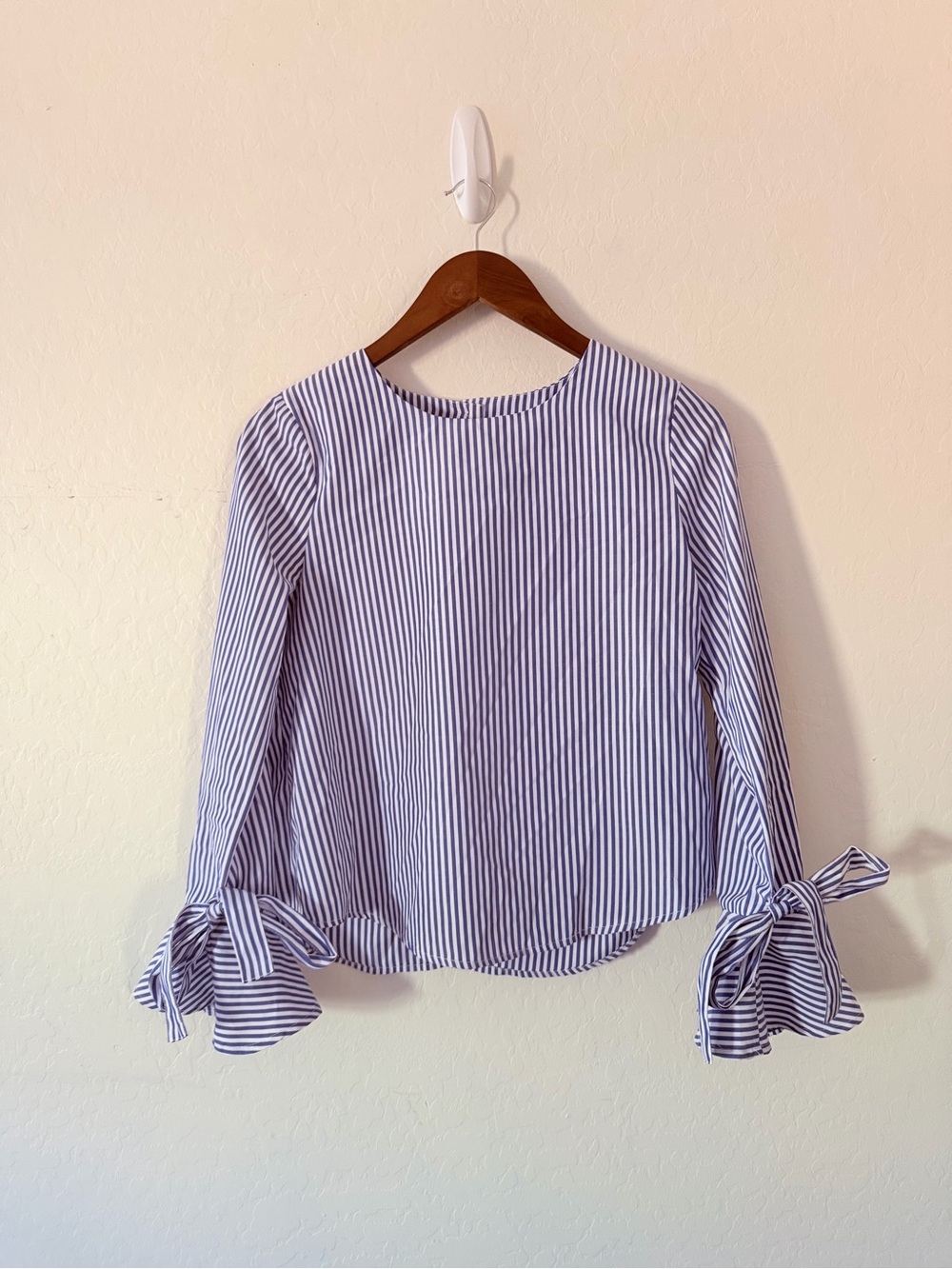 J.O.A. Los Angeles Blue White Striped Bow Bell Sleeve Blouse Size S